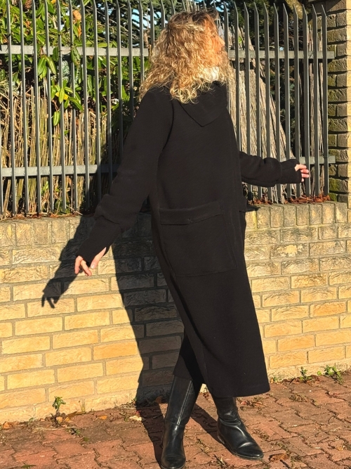 Černý vlněný kabát