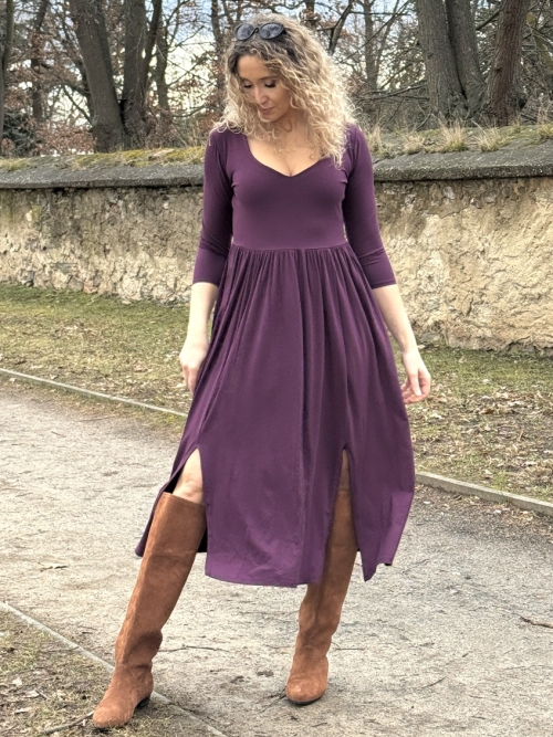 Šaty s rozparky fialové